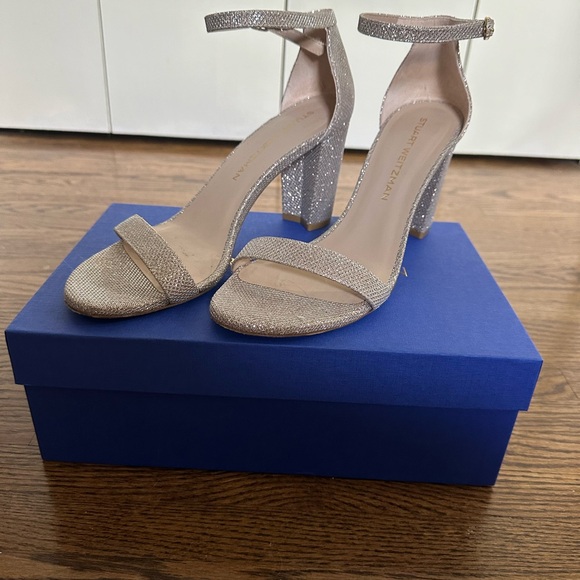 Stewart Weitzman: Nearlynude Strap Heel in Poudre Blush Pink - Picture 3 of 5